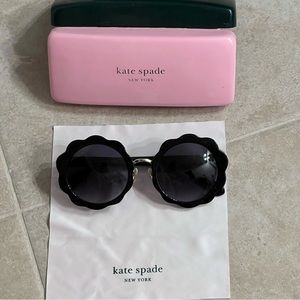 Kate spade flower Kerrie sunglasses with case